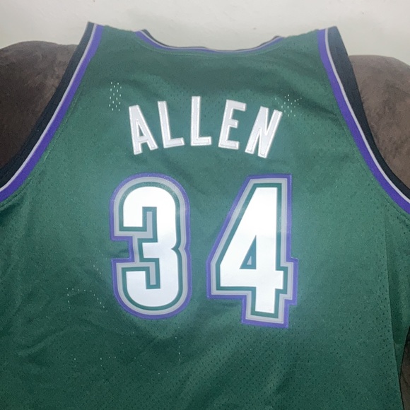 Milwaukee Bucks throwback jersey - Picture 2 of 4
